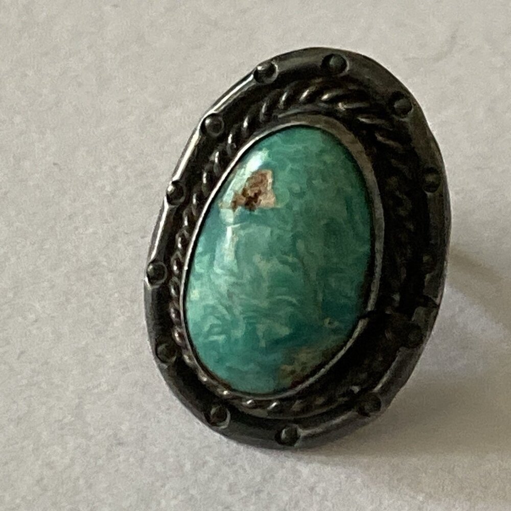 VTG Ring Southwestern Native OLD Green Stone Rope Natural Inclusion Hole 5.5